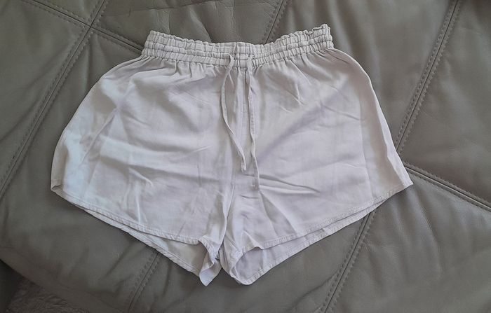 Short fille