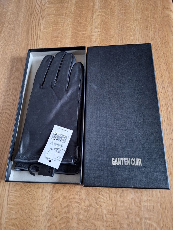 Gants en cuir neufs noirs Celio dans boîte cadeau