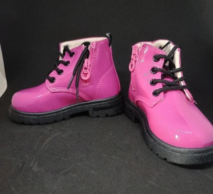 Magnifique bottine fourré vernis antidérapante taille 24 facile a enfiler - photo numéro 2