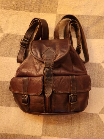 Mini sac à dos cuir vintage marron – 24 x 21 cm – Très bon état
