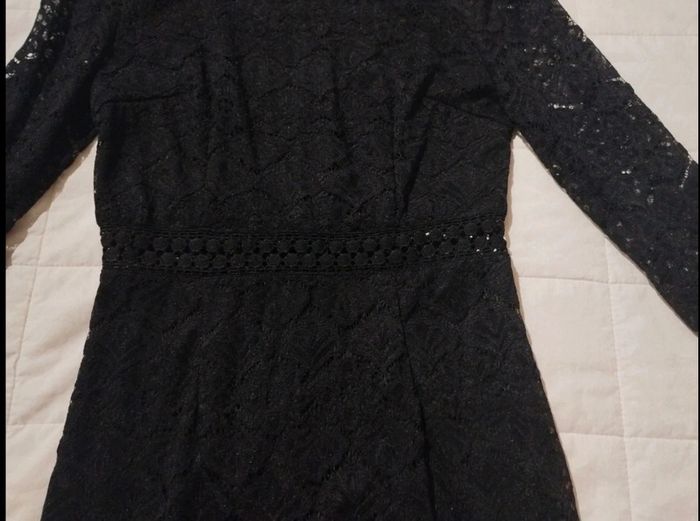 Robe en dentelle noire, partiellement ajourée - photo numéro 3