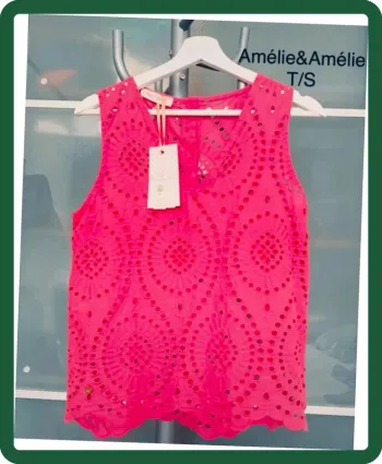 Très joli débardeur avec  broderie anglaise.