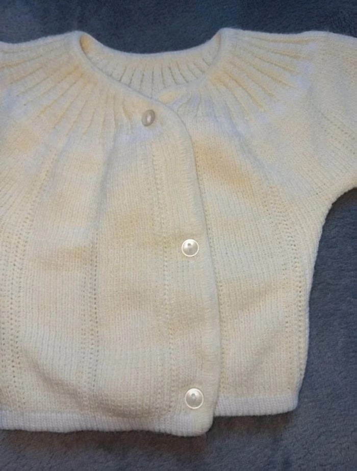 Lot brassière + gilet jaune naissance + chaussons - photo numéro 3