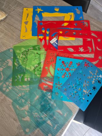 Lot de 16 pochoirs peinture enfant