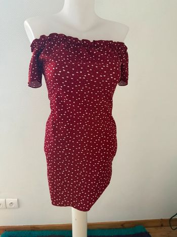 Robe épaule dénudé en très bon état taille M Shein