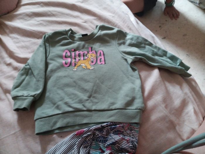 Sweat 12 18 mois primark a des bouloches pas de vinted