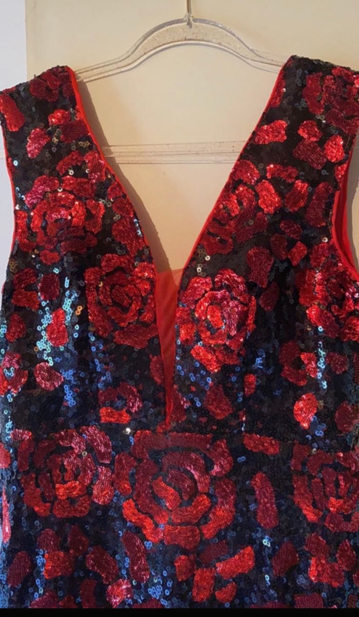 Robe de soirée noir et rouge - photo numéro 2