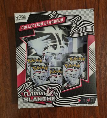 Coffret pokemon classeur ev10.5 flamme blanche
