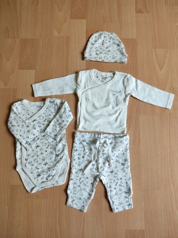 Lot Neuf ensemble body et bonnet HEMA en 1M