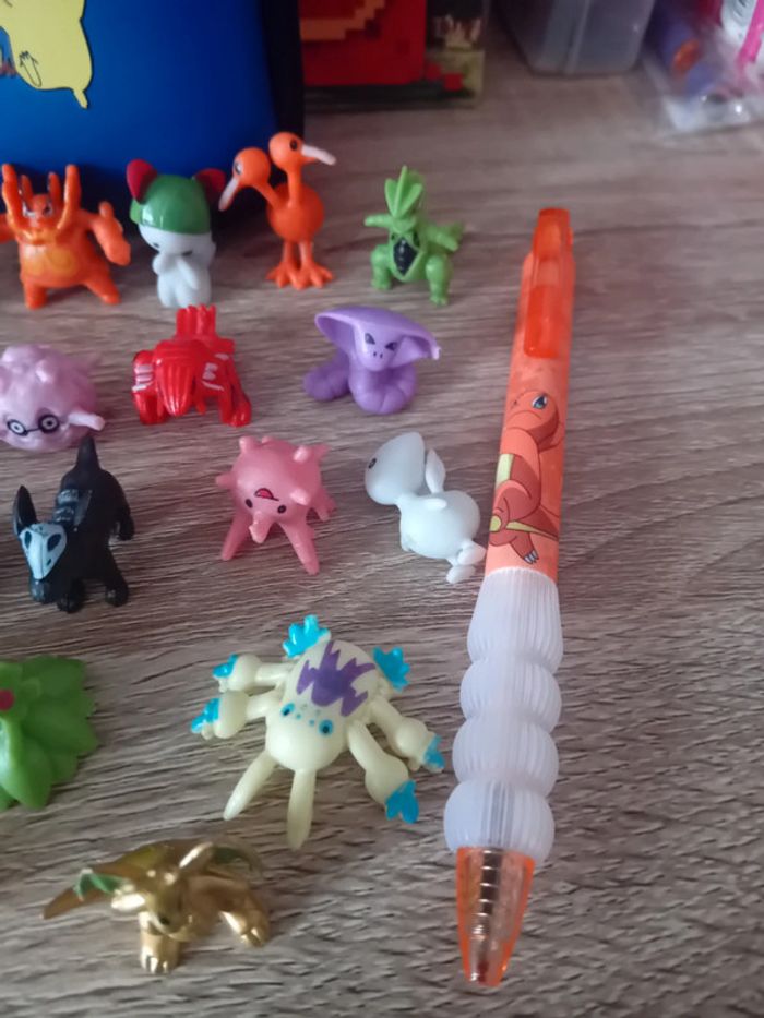 Lot thème pokemon 1 pochette, 24 minis figurines + 2 stylos neufs - photo numéro 5