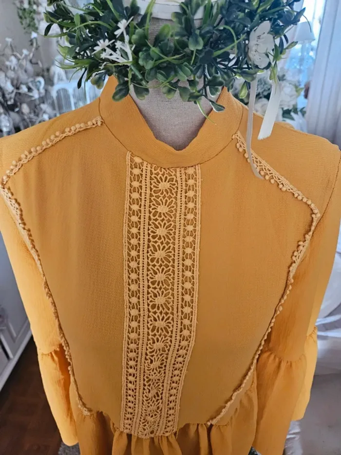Robe moutarde avec broderie Boohoo Taille 40 Neuve