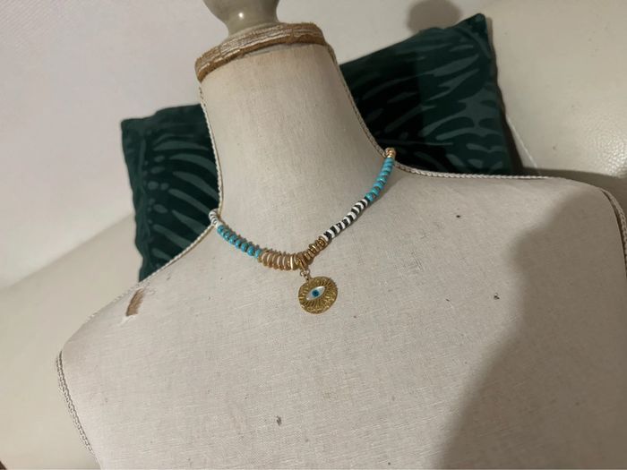 Collier perles blanches turquoises or acier inoxydable or médaille xl œil marque habaha Paris - photo numéro 6