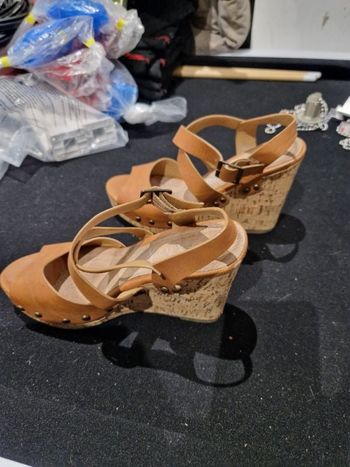 Sandales en cuir à talons compensés Texto 38
