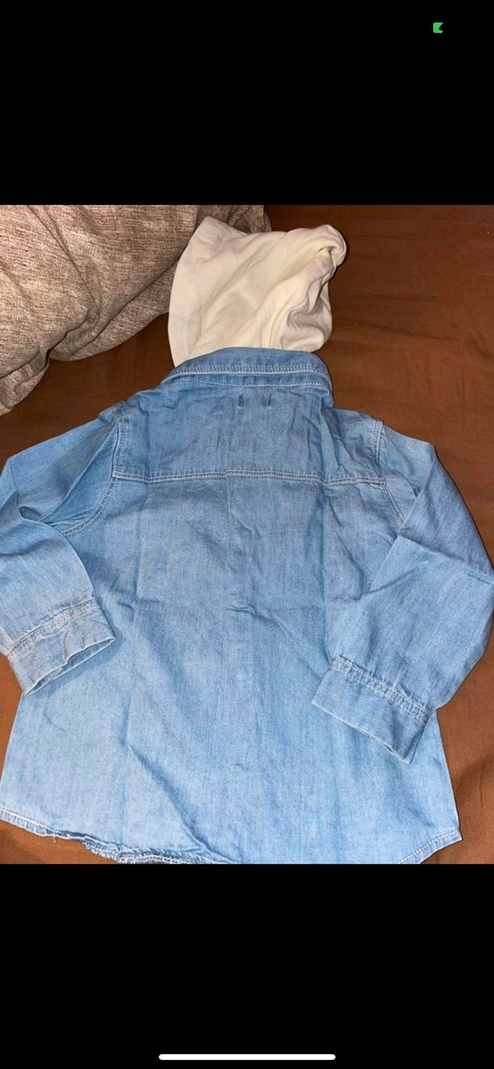Chemise en jean - Taille 24 mois - TBE - kiabi - photo numéro 2