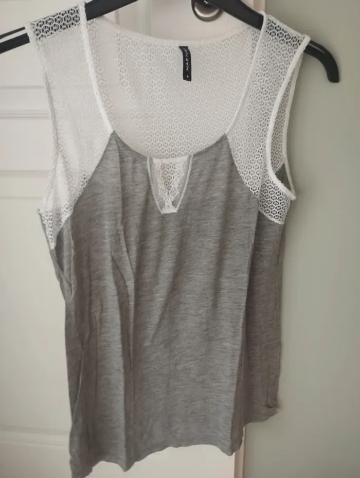 Débardeur gris avec dentelle naf Naf S