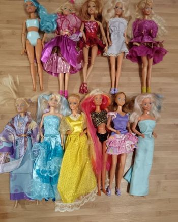 Barbies anciennes et récentes 
