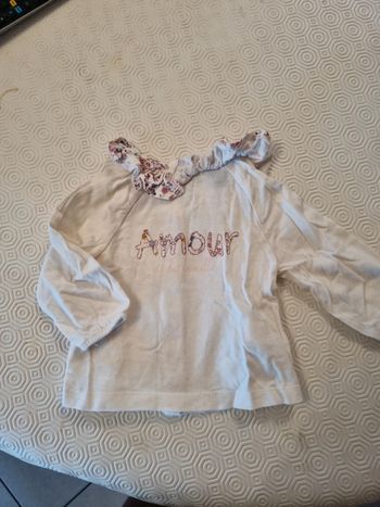 Tee-shirt tape à l'œil rose pâle