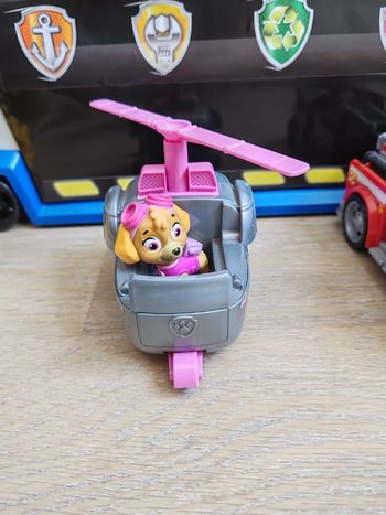 Pat patrouille, Stella et son véhicule.