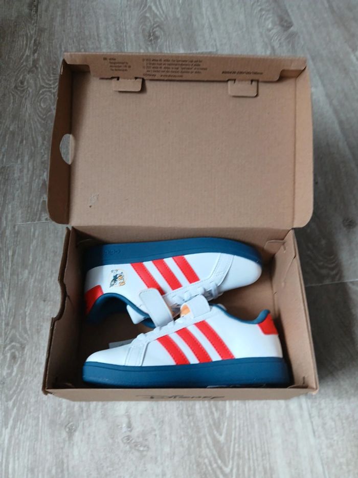 Baskets neuves adidas Mickey taille 30 - photo numéro 3