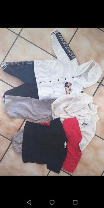 Lot 2ensembles + t shirt 18 mois