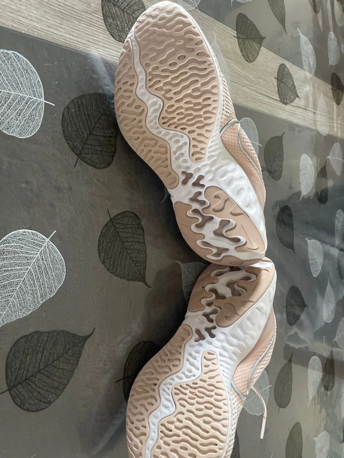 Baskets roses Nike Renew 37,5 - photo numéro 4