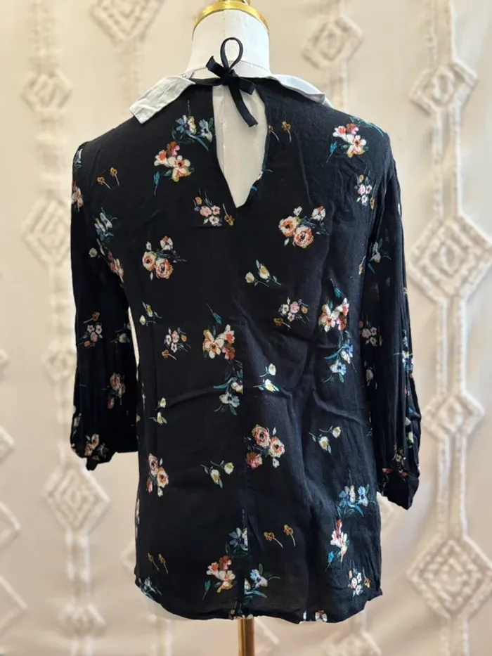 Blouse noire à fleurs col Claudine blanc – Les Poupées - photo numéro 5