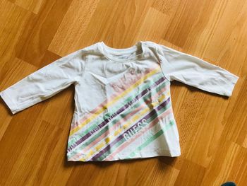 Pull Guess neuf 6-9 mois neuf