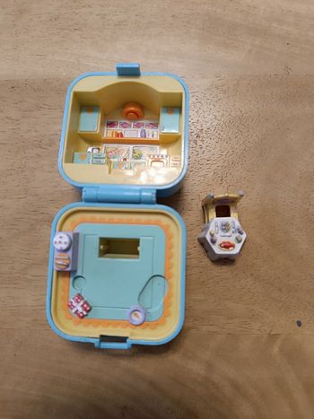 Polly pocket