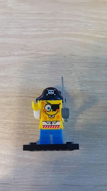 Figurine type lego bob l'eponge