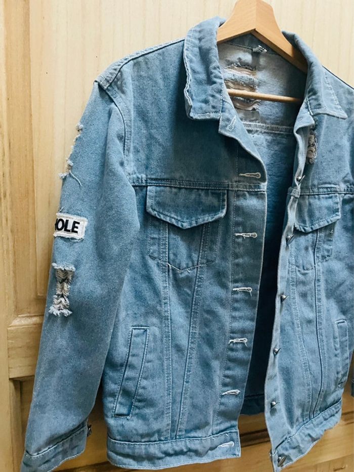 Veste en jean destroy customisée “Where is my mind?” originale, bleu clair - taille S - photo numéro 12
