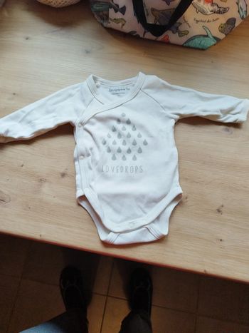 Body bébé 3 6 mois huggies très bon état