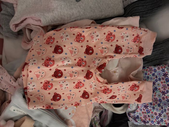 Vend lots bebe pleins de chose jamais porter + une combinaison jamais porter