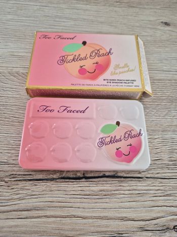 Palette tickled peach, too faced