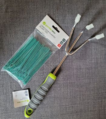 Râteau griffes 3 dents + liens pour plantes