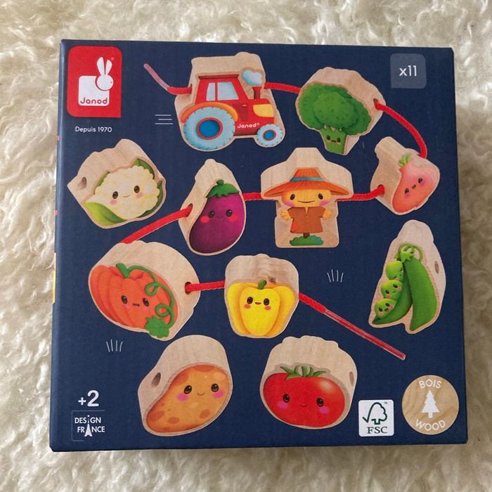 Jeux de motricité fine, perles, enfiler le potager janod