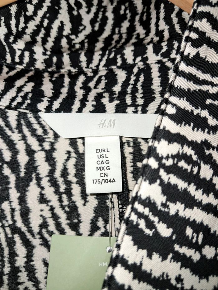 Robe portefeuille neuve marque H&M - photo numéro 3