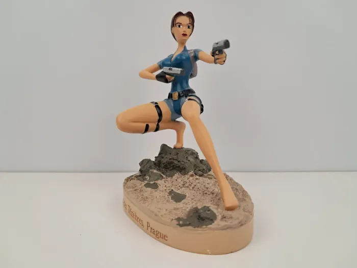 Figurine Tomb Raider Lara Croft - numéro 2 L'Ange des Ténèbres Prague - photo numéro 2