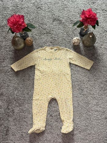 🌺Pyjama 1 pièce/ Grenouillère jaune pastel au motif fruits écrit Always Love Taille 12mois/73-76cm🌺
