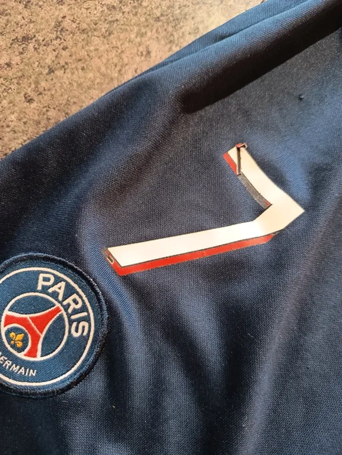 Ensemble enfant maillot + short de foot taille 28 PSG - photo numéro 2