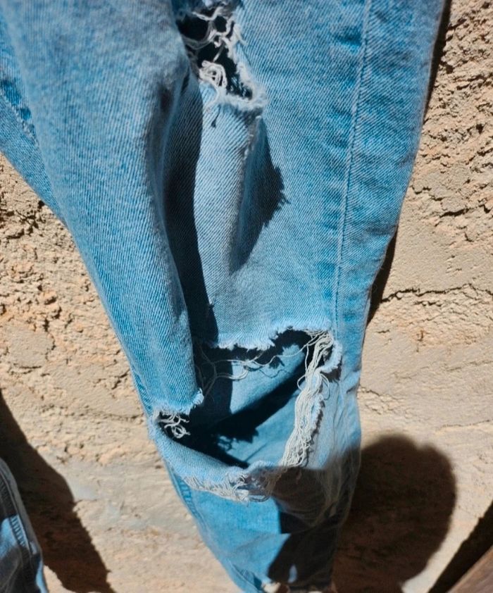 Jean skinny bleu troué - photo numéro 3