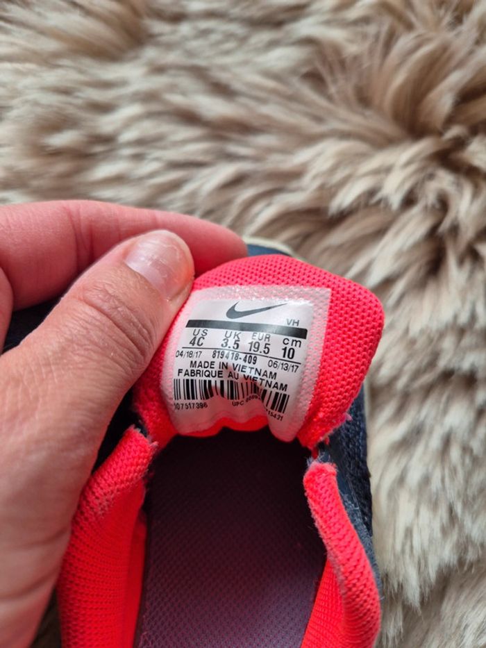 Baskets marine rose fluo nike taille 19,5 - photo numéro 6