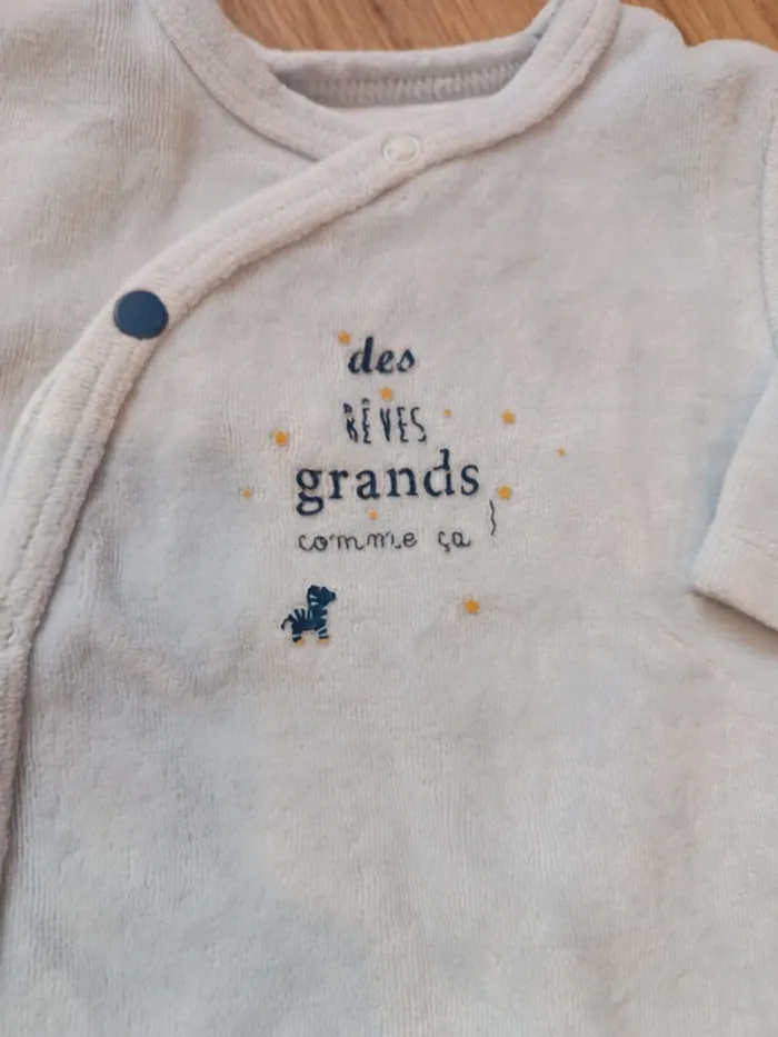 2 pyjamas 1 mois - photo numéro 4