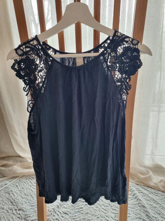 Débardeur bleu dentelle