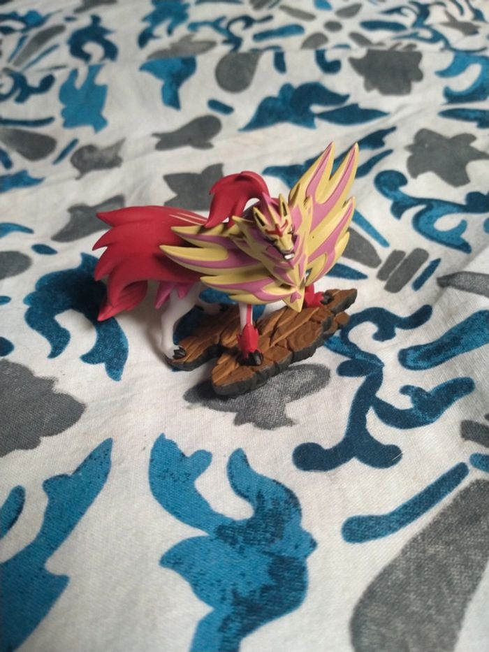 Figurine Pokémon Zamazenta shiny 2023 (neuve)
