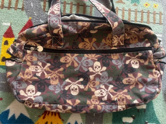 Bien lire l’annonce : sac tetes de mort - photo numéro 2