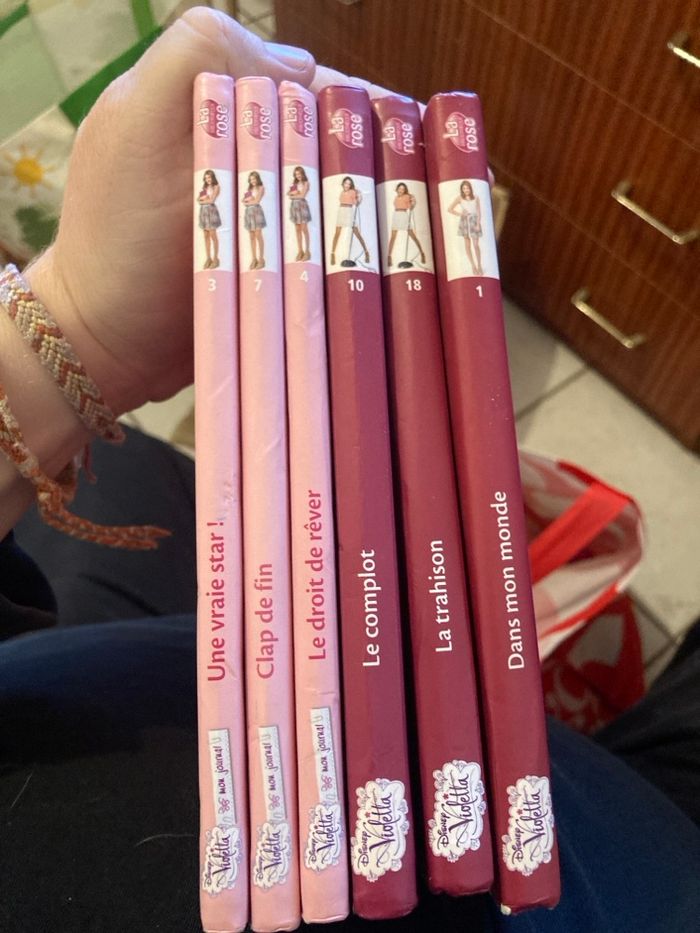Livres Violetta – Très bon état – Au choix ou en lot