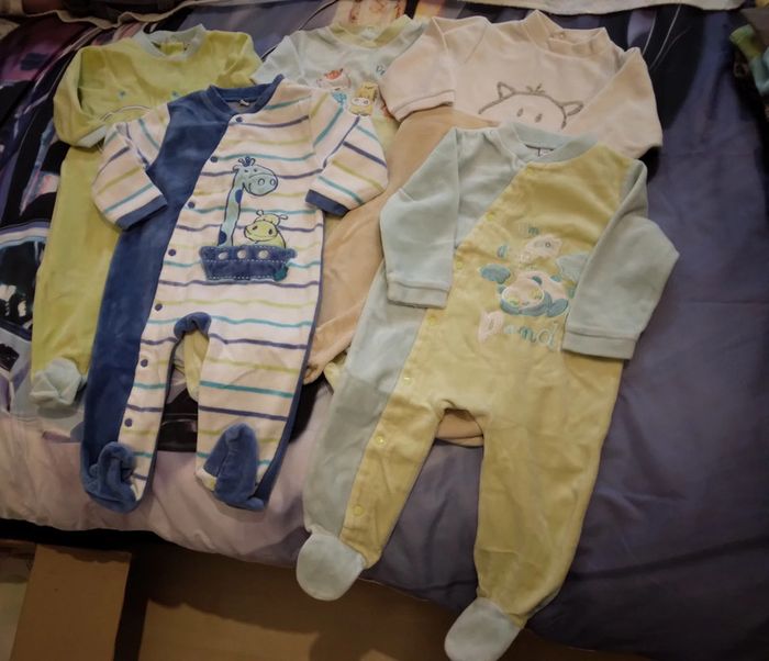 Gros lot de grenouillère du 12 mois - photo numéro 2