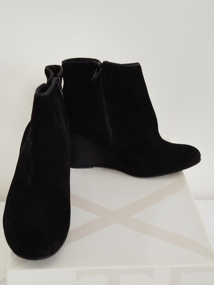 Bottines noires à talons compensés 8cm en daim Texto taille 38 - photo numéro 2