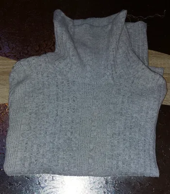 Pull gris à col