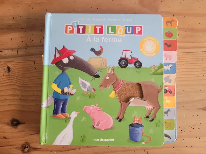 Livre cartonné à toucher P'tit Loup à la ferme